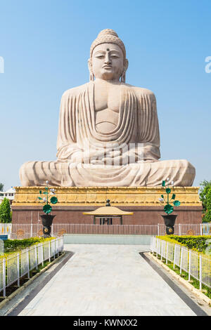 Près de statue du grand Bouddha du Temple de la Mahabodhi à Bodh Gaia, l'état du Bihar en Inde Banque D'Images