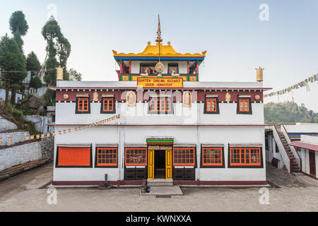 Ghoom Monastery est situé à Ghum près de Darjeeling dans l'État du Bengale occidental, en Inde. Le monastère suit l'école Gelug du bouddhisme tibétain. Banque D'Images