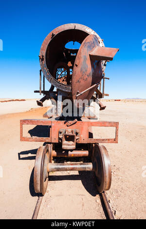 Vieille Locomotive à vapeur en train cimetière près de Uyuni, Bolivie Banque D'Images