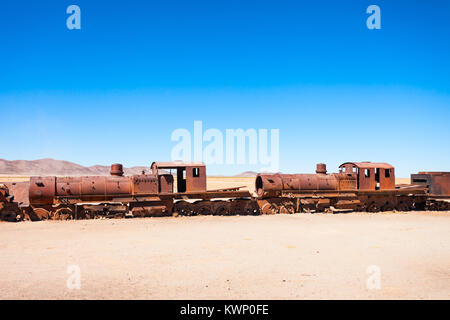 Vieux train à vapeur la cimetière, Salar de Uyuni, Bolivie Banque D'Images