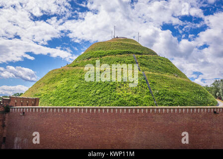 Tadeusz Kosciuszko Mound et les murs de la citadelle de Cracovie, ville de Pologne dans la voïvodie de Petite-Pologne Banque D'Images