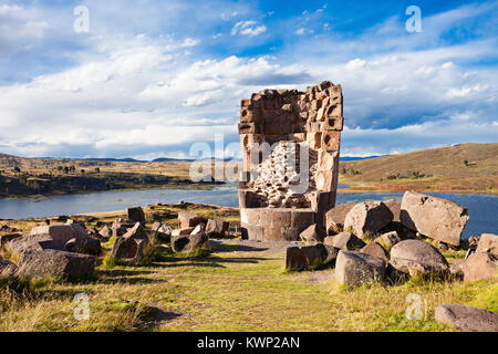 Sillustani est un cimetière pré-Inca sur les rives du lac Umayo près de Puno au Pérou Banque D'Images