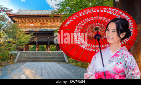 Jeune japonaise à Sanmon porte de Nanzenji Temple de Kyoto Banque D'Images