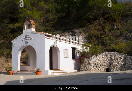 El Acebuchal, un livre blanc ou peublo vallage blanco, dans la région est de Malaga. Une fois abandonné, le village a été récemment restauré. Banque D'Images