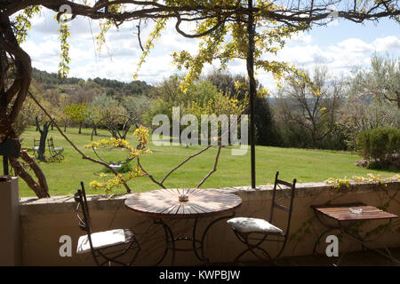 France,Lourmarin, restaurant La Feniere. La vue depuis la salle à manger Banque D'Images