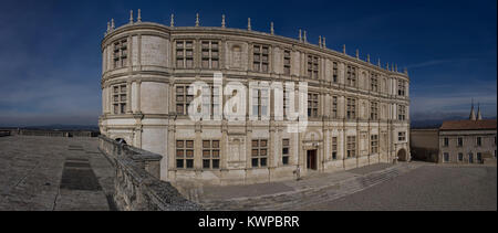 Un panorama de la château de Grignan Banque D'Images