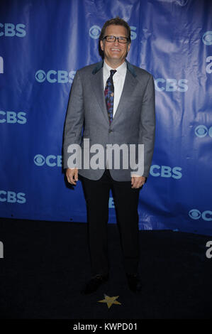 NEW YORK, NY - 18 MAI : Drew Carey assiste à l'upfront de CBS 2011 dans la tente au Lincoln Center le 18 mai 2011 à New York. Personnes : Drew Carey Banque D'Images