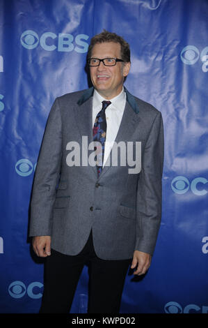 NEW YORK, NY - 18 MAI : Drew Carey assiste à l'upfront de CBS 2011 dans la tente au Lincoln Center le 18 mai 2011 à New York. Personnes : Drew Carey Banque D'Images