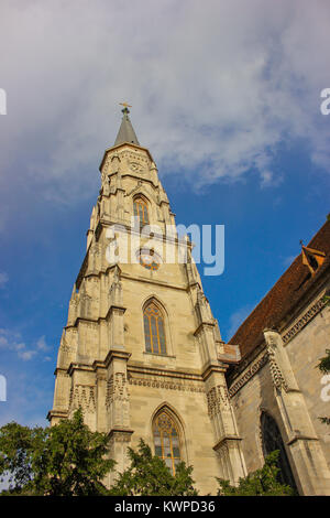 L'architecture gothique de l'église Saint Michel à Cluj-Napoca, Roumanie avec clear blue sky background Banque D'Images