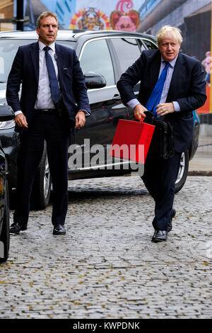 Boris Johnson arrive à la conférence du parti conservateur à Manchester Central, Manchester, UK - Dimanche 1 octobre 2017. Boris Johnson, Ministre des affaires étrangères et du Commonwealth Banque D'Images
