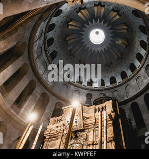 La spectaculaire coupole de la Rotonde, juste au-dessus de l'Edicule à l'église du Saint-Sépulcre dans la vieille ville de Jérusalem, Israël. Banque D'Images