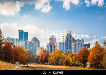 Atlanta, Georgia, USA midtown skyline de Piedmont Park en automne. Banque D'Images