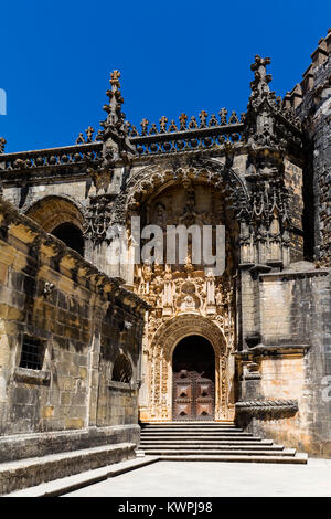 L'entrée principale du Couvent du Christ à Tomar, Portugal, construit dans le style manuélin. Banque D'Images