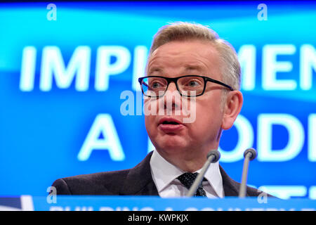 Michael Gove traite de la conférence du parti conservateur à Manchester Central, Manchester, UK - Lundi 2 octobre 2017. Michael Gove MP , Secrétaire d'État à l'environnement, de l'Alimentation et des affaires rurales Banque D'Images