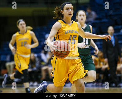 Rock Island, Iowa, États-Unis. 18 janvier, 2017. L'Augustana Olivia Mayer (15) se détache de la cour vers le bas pendant la seconde période de leur match à Augustana College dans l'île aux pierres le mercredi, Janvier 18, 2017. L'Augustana défait Illinois Wesleyan, 83-73. Credit : Andy Abeyta/Quad-City Times/ZUMA/Alamy Fil Live News Banque D'Images