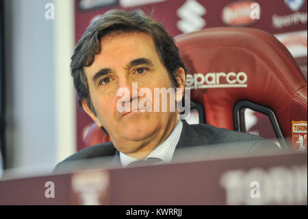 Turin, Italie. 5Th Jan, 2018. Le Président Urbano Cairo Torino FC pendant la première présentation de la conférence de presse Walter Mazzarri au Stadio Grande Torino le 5 janvier, 2018 à Turin, Italie. Crédit : FABIO ANNEMASSE/Alamy Live News Banque D'Images