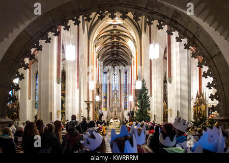 Hradec Kralove, République tchèque. 5Th Jan, 2018. La charité organisé trois rois' Collection d'argent commence à Hradec Kralove, République tchèque, le vendredi 5 janvier 2018. Photo : CTK/Tanecek Photo/Alamy Live News Banque D'Images