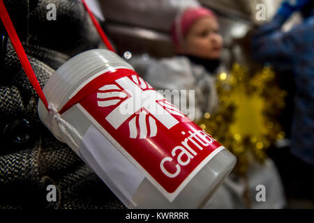 Hradec Kralove, République tchèque. 5Th Jan, 2018. La charité organisé trois rois' Collection d'argent commence à Hradec Kralove, République tchèque, le vendredi 5 janvier 2018. Photo : CTK/Tanecek Photo/Alamy Live News Banque D'Images