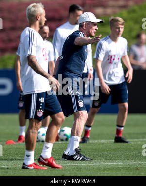 Doha, Qatar. 5Th Jan, 2018. L'entraîneur Jupp Heynckes Bayern à un camp d'entraînement du FC Bayern Munich à Doha, Qatar, le 5 janvier 2018. L'équipe de Bundesliga se prépare pour le reste de la saison jusqu'à 7 Janvier. Crédit : Sven Hoppe/dpa/Alamy Live News Banque D'Images