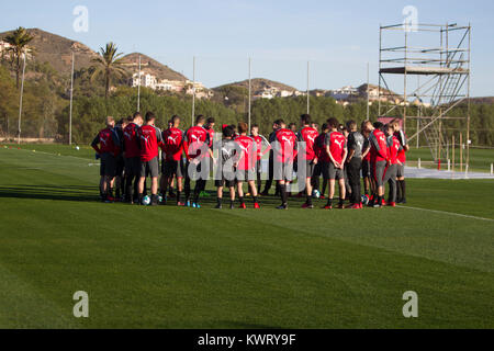 La Manga, en Espagne. 08Th Jan, 2018. Le VfB Stuttgart·s de la session de formation du club de soccer allemand le VfB Stuttgart dans La Manga, en Espagne, 04 janvier 2018. Le VfB Stuttgart est actuellement en train de préparer la reprise de la Bundesliga saison après la pause hivernale et restera en Espagne jusqu'au 09 janvier 2018. Pascu Mendez/DPA Photo Credit : Pascu Mendez/dpa/Alamy Live News Banque D'Images