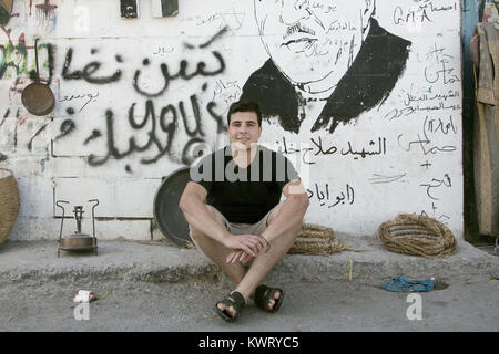 Bethléem, Cisjordanie, Palestine. 29 Oct, 2017. Alaa, 22 ans : '' 'en 2002 notre maison a été bombardée. Nous avons été à ramper sur le ventre dans le sous-sol pour être en sécurité.Si j'avais un souhait ce serait de visiter le village de ma famille, c'est. Tous les jours je suis dans le camp. Je n'ai jamais quitté Betléhem dans ma vie. La Cisjordanie est comme une prison.'.Bethléem est une ville située en Cisjordanie Palestine et il abrite des milliers de réfugiés palestiniens qui sont sans abri lorsque les Israéliens pris leur terre pour construire des colonies juives en Cisjordanie. (Crédit Image : © Steve Hughes/SOPA via ZUMA Banque D'Images