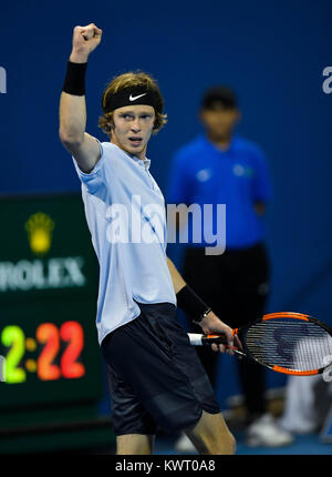 Doha, Qatar. 5Th Jan, 2018. Andreï Roublev de la Russie célèbre pendant la demi-finale contre Guido Pella de l'Argentine à l'ATP de l'Open du Qatar à Doha, Qatar, le 5 janvier 2018. Andreï Roublev a gagné 2-1. Credit : Nikku/Xinhua/Alamy Live News Banque D'Images