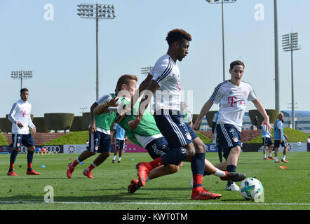 Doha, Qatar. 5Th Jan, 2018. Le Bayern de Munich, les joueurs participent à une session de formation au cours de l'hiver de l'équipe de camp d'entraînement à l'Aspire Academy of Sports Excellence à Doha, Qatar, le 5 janvier 2018. Credit : Nikku/Xinhua/Alamy Live News Banque D'Images