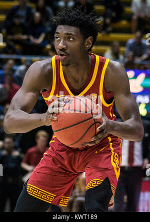Hass Berkeley en Californie, USA Pavilion. 4 janvier, 2018. CA U.S.A. USC guard Jonas Mathews (2) mis en place au cours de l'infraction de Troie NCAA Men's Basketball match entre l'Université de Californie du sud de Troie et le California Golden Bears 80-62 gagner à Berkeley en Californie Pavillon Hass Thurman James/CSM/Alamy Live News Banque D'Images
