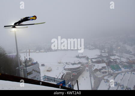 Bischofshofen, Autriche. 05th, Jan 2018. Vassiliv Dimitry de Russie fait concurrence au cours d'un saut d'entraînement au jour 7 de la 66e quatre Hills Ski compétition de sauts à Bischofshofen, Autriche, 05 janvier 2018. (PHOTO) Alejandro Sala/Alamy Live News Banque D'Images