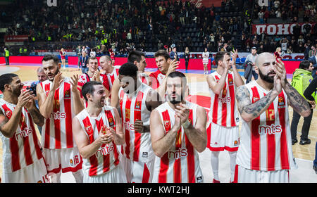 Belgrade, Serbie. 05 Jan, 2018. 5 janvier 2018, Aleksandar Nikolic Hall, Belgrade, Serbie ; Turkish Airlines Euroleague Basket-ball, stade Crvena Zvezda Zalgiris Kaunas contre Belgrade mts ; l'équipe de Crvena Zvezda Belgrade mts célébrer la victoire après le match Crédit : Nikola Krstic/Alamy Live News Banque D'Images