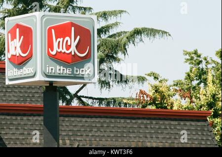 Close-up de la signalisation avec logo pour Jack in the Box, un fast food restaurant régional dans la Silicon Valley, Santa Clara, Californie, 17 août 2017. Banque D'Images