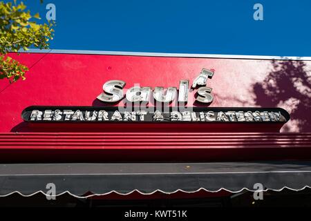 Signe pour Saul's Deli, un restaurant de style delicatessen New York dans le Ghetto Gourmet (Nord Shattuck) près de Berkeley, Californie, le 6 octobre 2017. () Banque D'Images