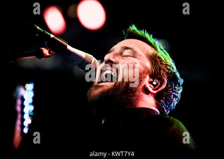 L'autre groupe de rock anglais Elbow effectue un concert live au Festival Roskilde 2009. Ici, le chanteur du groupe et le guitariste, Guy Garvey, est représenté sur scène. Danemark 04/07 2009. Banque D'Images