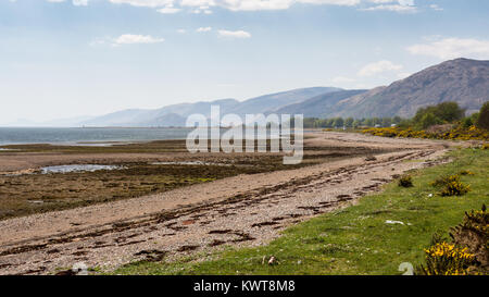 S'élèvent des rives du Loch Linnhe, une prise d'eau de mer dans l'ouest des Highlands d'Écosse. Banque D'Images