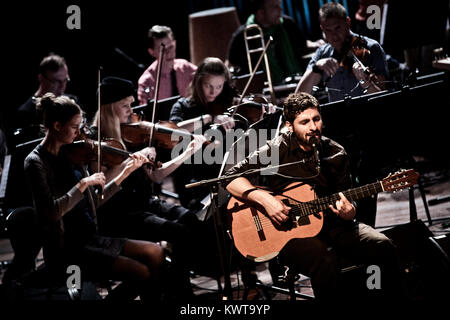 Le musicien suédois et l'auteur-compositeur José Gonzáles photographié sur scène au concert au Koncerthuset à Copenhague. Danemark 26/03 2011. Banque D'Images