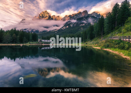 Lac San Vito di Cadore (lac Mosigo) en boite Valley dans le domaine de Mont Antelao aussi appelé roi des Dolomites. Paysages des Alpes Dolomites italiennes Banque D'Images