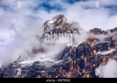 Monte Antelao (3263m) au-dessus de San Vito di Cadore (près de Cortina d'Ampezzo), est la deuxième plus haute montagne d'Dolomiti, également connu comme le roi des Banque D'Images