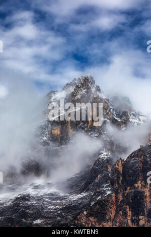 Monte Antelao (3263m) au-dessus de San Vito di Cadore (près de Cortina d'Ampezzo), est la deuxième plus haute montagne d'Dolomiti, également connu comme le roi des Banque D'Images