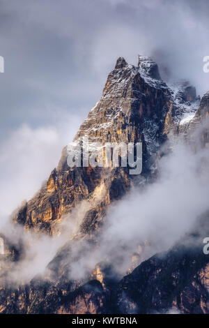 Monte Antelao (3263m) au-dessus de San Vito di Cadore (près de Cortina d'Ampezzo), est la deuxième plus haute montagne d'Dolomiti, également connu comme le roi des Banque D'Images