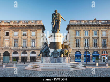 Statue de Louis XV, Place Royale, Reims, Champagne-Ardenne, France Banque D'Images