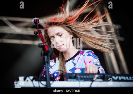 Le groupe de pop psychédélique espagnol effectue une Ocellot concert live at the Spanish music festival Primavera Sound 2015 à Barcelone. Ici Elaine Phelan sur clavier est représenté sur scène. L'Espagne, 29/05 2015. Banque D'Images