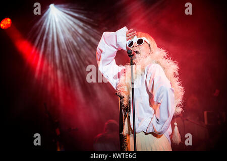 La chanteuse irlandaise, auteur-compositeur et producteur de Róisín Murphy (Roisin Murphy) effectue un concert live au festival de musique SmukFest danoise / Festival 2015 Skanderborg. Roisin Murphy est anciennement connue sous le nom de la moitié de la musique électronique duo Moloko. Le Danemark, 07/08 2015. Banque D'Images