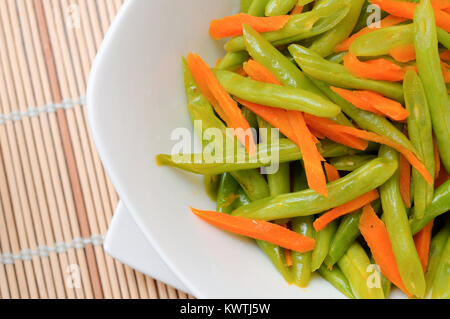 Plat simple de sauté de haricots verts. Banque D'Images