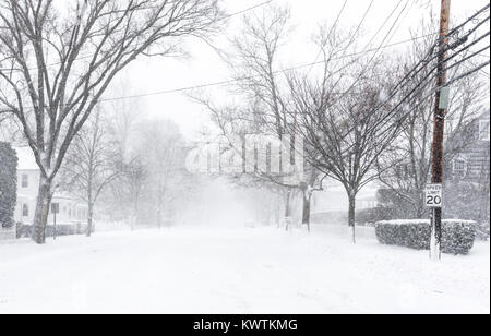 Froide journée d'hiver et il neige à Sag Harbor, NY Banque D'Images