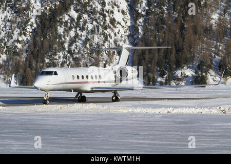 Samedan/Switzerlad : Netjets Gulfstream 550 à l'aéroport de Samedan Engadin/Suisse 18.02.2017 Banque D'Images