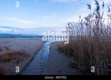 La Baie de Swansea, Pays de Galles du Sud sous un ciel d'après-midi d'hiver. Banque D'Images