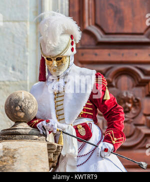 Annecy, France- 24 février, 2013:portrait d'une personne non identifiée avec une cravache déguisée à Annecy, France, lors d'une voiture de Venise Banque D'Images