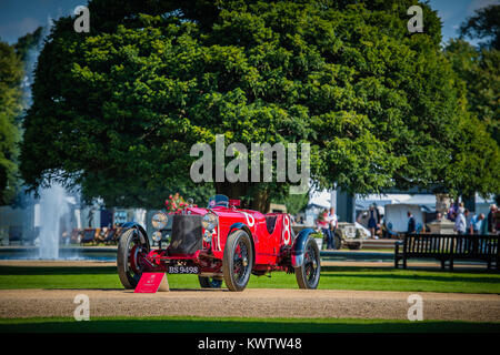 Classic & vintage cars de l'afficheur pendant le concours d'élégance à Hampton Court Palace Banque D'Images