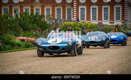 Classic & vintage cars de l'afficheur pendant le concours d'élégance à Hampton Court Palace Banque D'Images