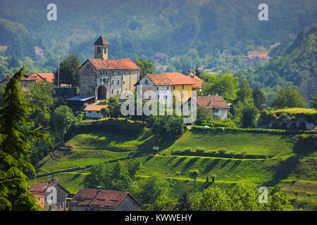 Vue panoramique sur le village de Sassello Liguria, Italie Banque D'Images